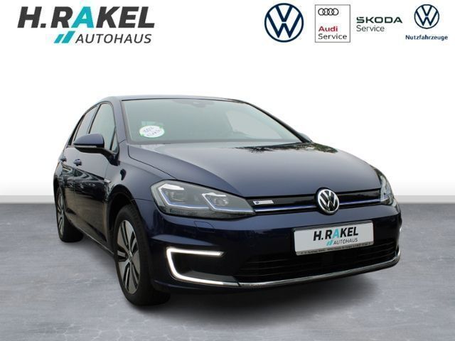 Blau Gebraucht 2018 VW e-Golf Kleinwagen | 14.950 € (Fairer Preis) - Bild 1/4