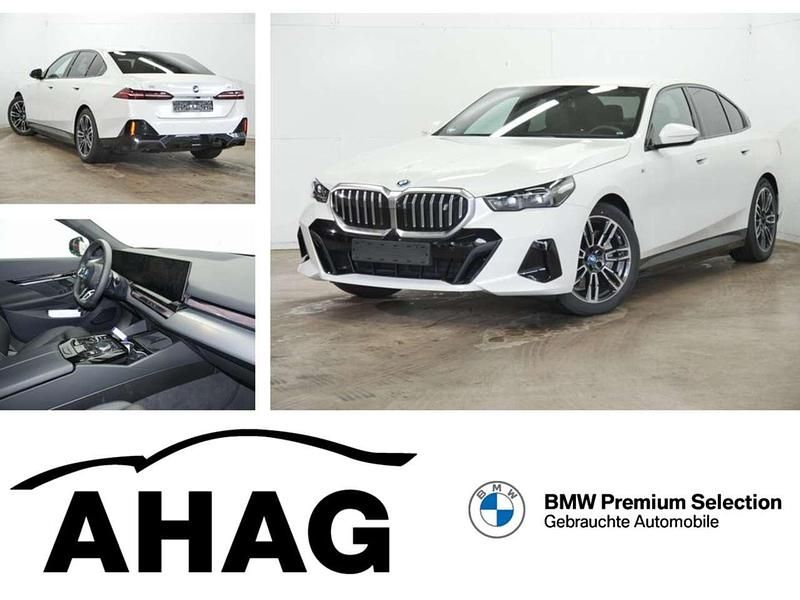 Mineralweiß metallic Gebraucht 2024 BMW i5 M Sport Limousine | 59.940 € - Bild 1/4