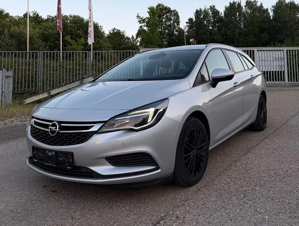 Gebraucht Opel Astra Edition 136 PS (100 kW) 2017 Argon silber/ice silver (m2) Kombi