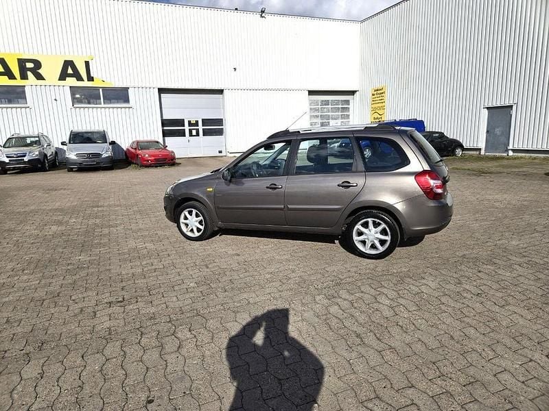 Gebraucht Lada Kalina 98 PS (72 kW) 2016 Braun Limousine