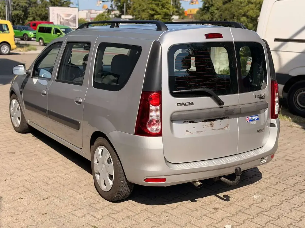 Gebraucht Dacia Logan Lauréate 86 PS (63 kW) 2009 Platingrau Kombi