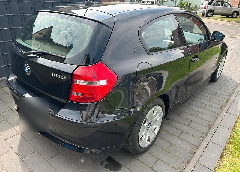 Gebraucht BMW 116 116 PS (85 kW) 2010 Schwarz Kleinwagen