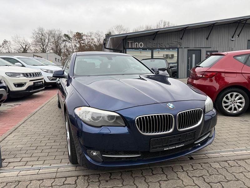 Gebraucht BMW 525 Sport Line 218 PS (160 kW) 2012 Blau Kombi