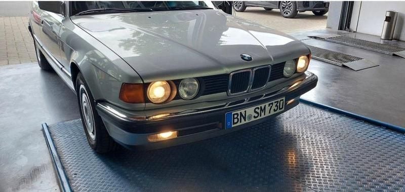Silber Gebraucht 1992 BMW 730 Limousine | 15.500 € - Bild 1/4