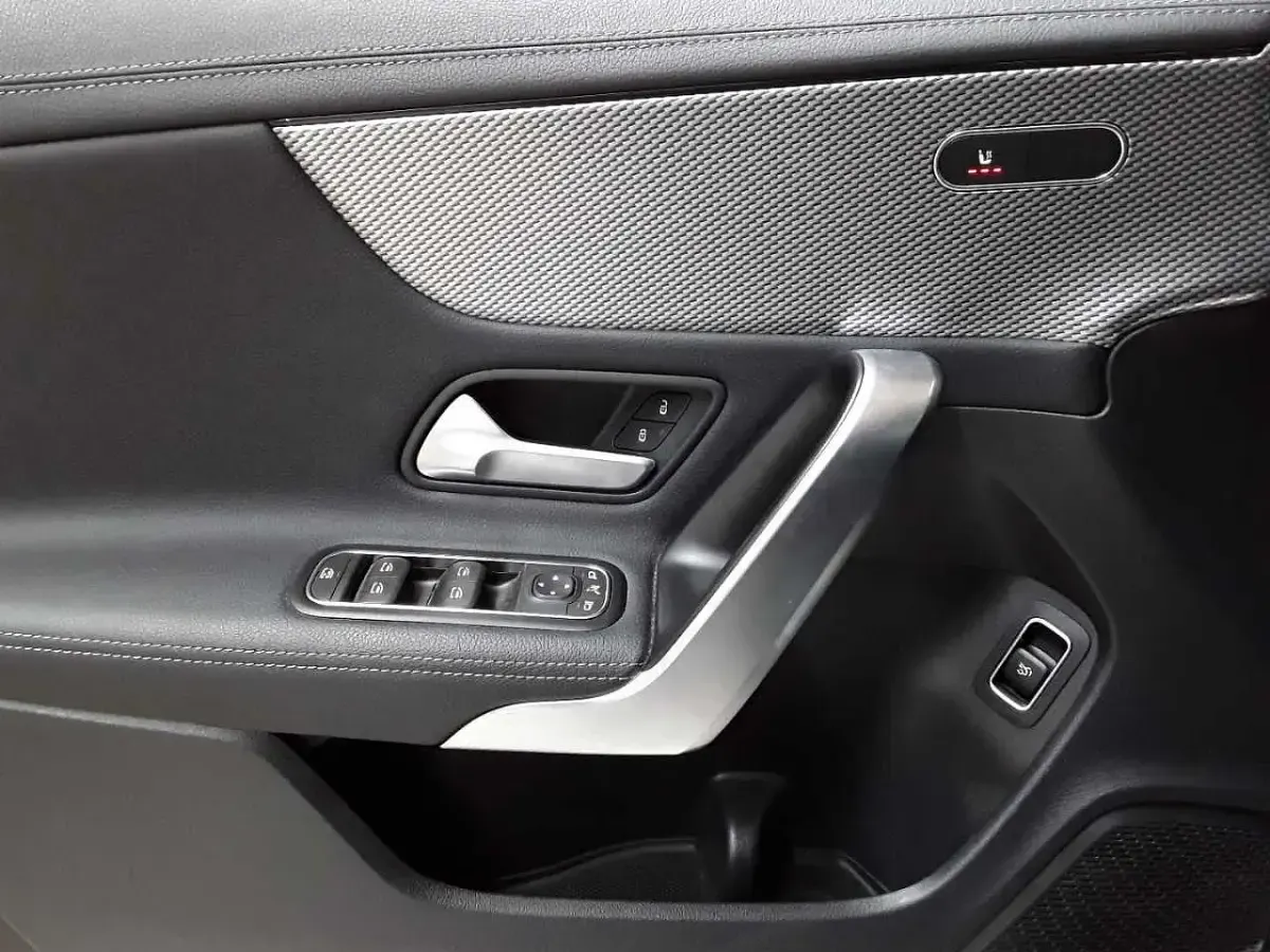 Gebraucht Mercedes CLA220 Progressive 191 PS (140 kW) 2023 Nachtschwarz Coupé