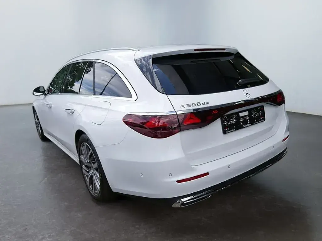 Gebraucht Mercedes 300 Avantgarde 197 PS (144 kW) 2025 Weiß manufaktur lack manufaktur opalithw Kombi