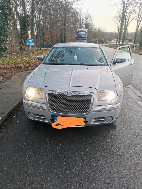 Silber Gebraucht 2005 Chrysler 300C Kombi | 2.499 € (Fairer Preis) - Bild 1/4