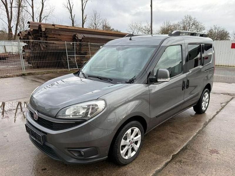 Grau Gebraucht 2015 Fiat Doblò Lounge Van / Kleinbus | 6.900 € (Etwas zu teuer) - Bild 1/4