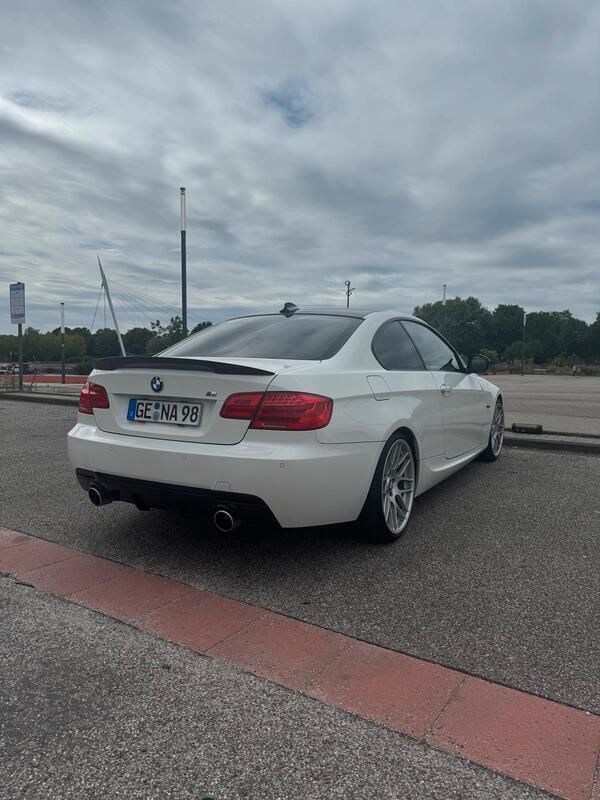 Weiß Gebraucht 2010 BMW 320 M Performance Coupé | 12.500 € (Teuer) - Bild 1/4