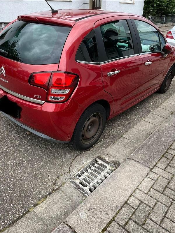 Gebraucht Citroën C3 Tendance 73 PS (53 kW) 2011 Rot Limousine