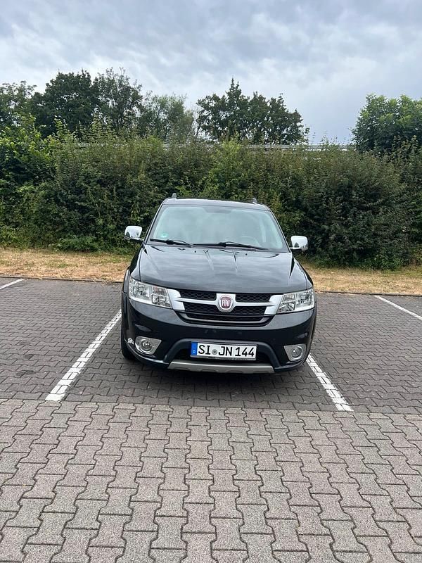 Schwarz Gebraucht 2012 Fiat Freemont SUV | 7.500 € (Fairer Preis) - Bild 1/4