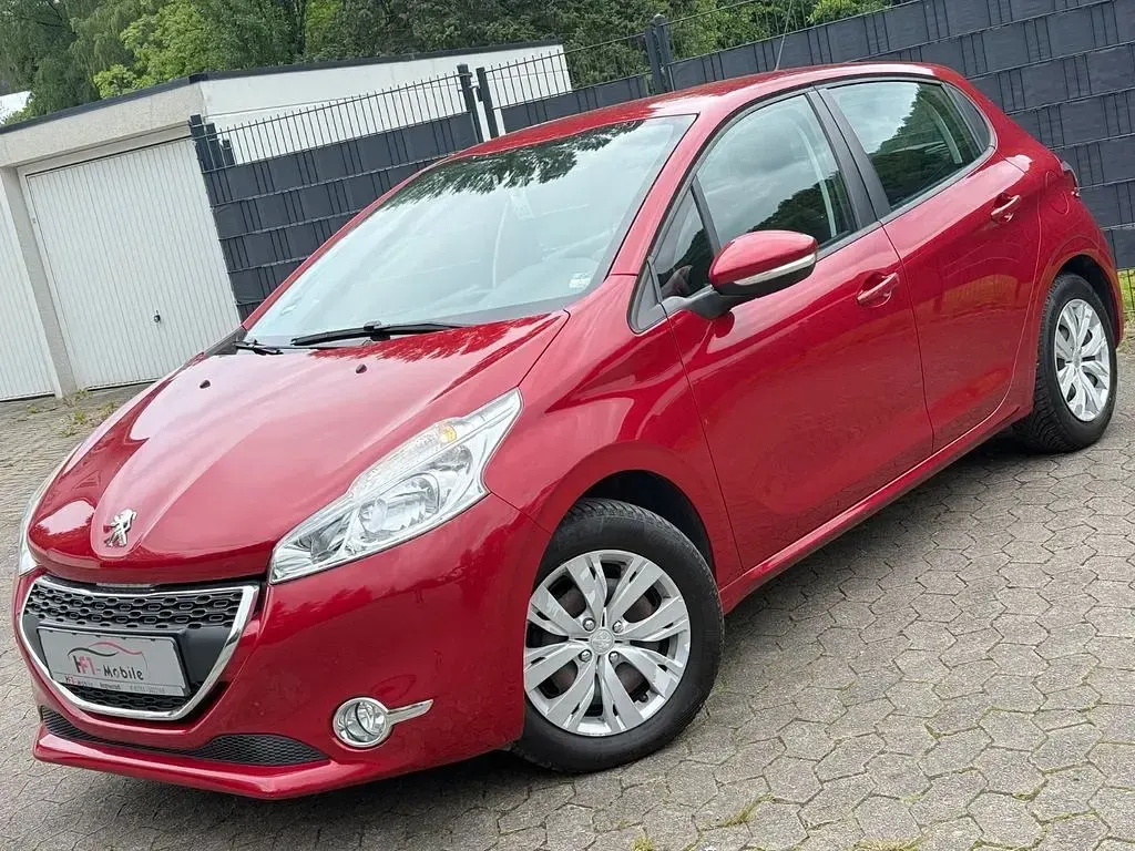 Gebraucht Peugeot 208 Active 68 PS (50 kW) 2013 Rot Kleinwagen