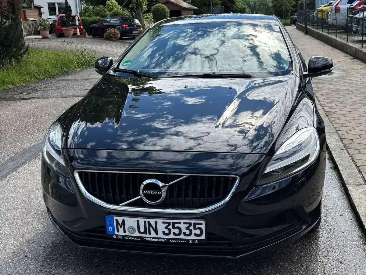 Gebraucht Volvo V40 122 PS (89 kW) 2016 Schwarz Kombi