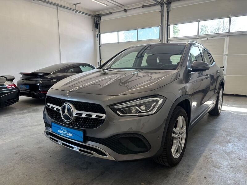 Mountaingrau met. Gebraucht 2023 Mercedes GLA200 Progressive SUV | 33.999 € (Superpreis) - Bild 1/4