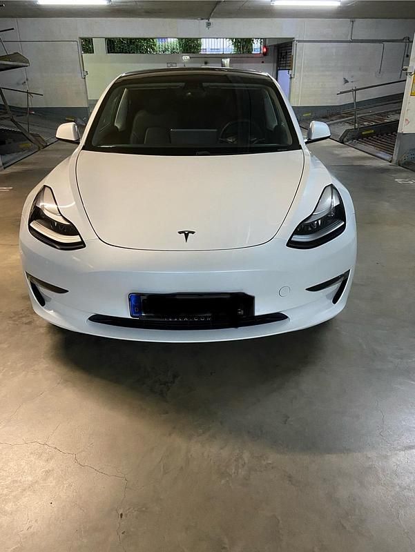 Second-hand Tesla Model 3 366 kW (498 CP) 2021 Alb Berlinǎ