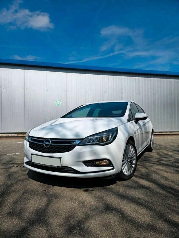 Gebraucht Opel Astra Dynamic 125 PS (91 kW) 2017 Weiß Limousine