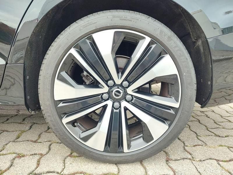 Gebraucht Volvo V60 Core 197 PS (144 kW) 2022 Onyx black / metallic Kombi