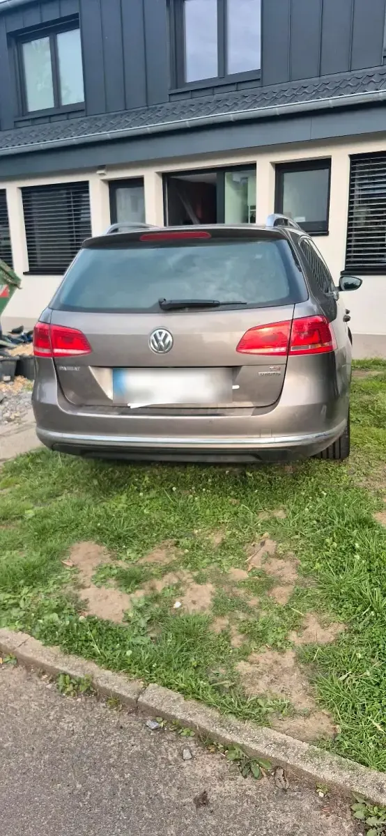 Gebraucht VW Passat 150 PS (110 kW) 2011 Braun Kombi