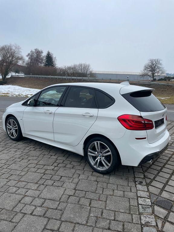 Gebraucht BMW 218 Active Tourer M Sport 150 PS (110 kW) 2021 Weiß Van / Kleinbus