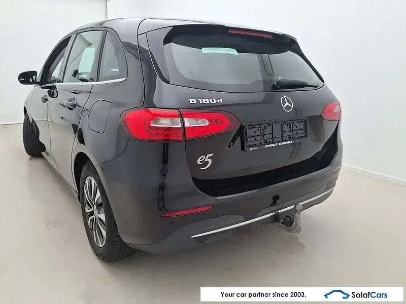 Gebraucht Mercedes B180 116 PS (85 kW) 2022 Schwarz Kleinwagen