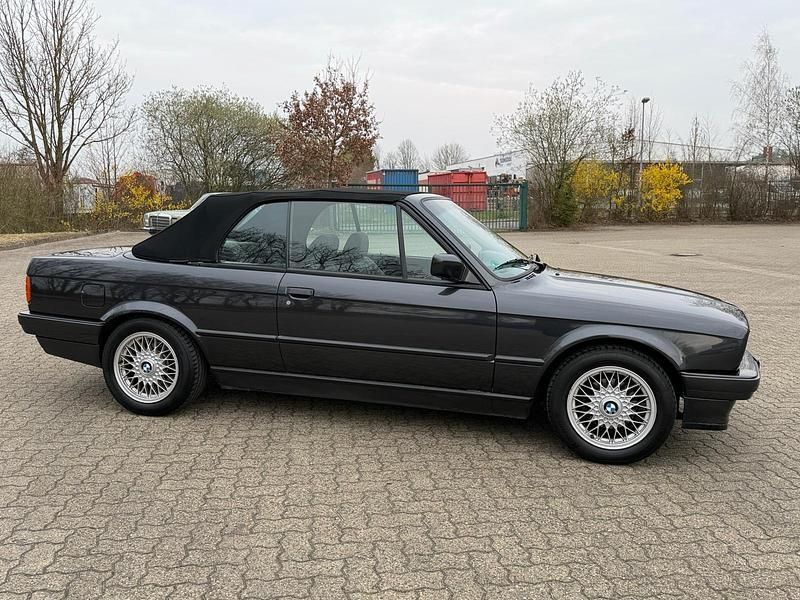 Gebraucht BMW 318 Cabriolet 113 PS (83 kW) 1992 Schwarz Cabrio