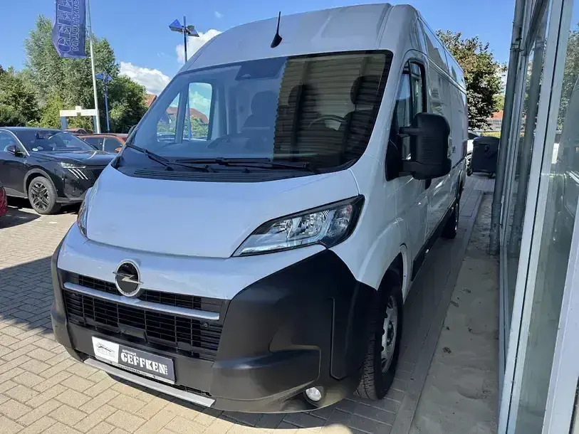 Gebraucht Opel Movano 140 PS (102 kW) 2024 Kaolin weiß Van