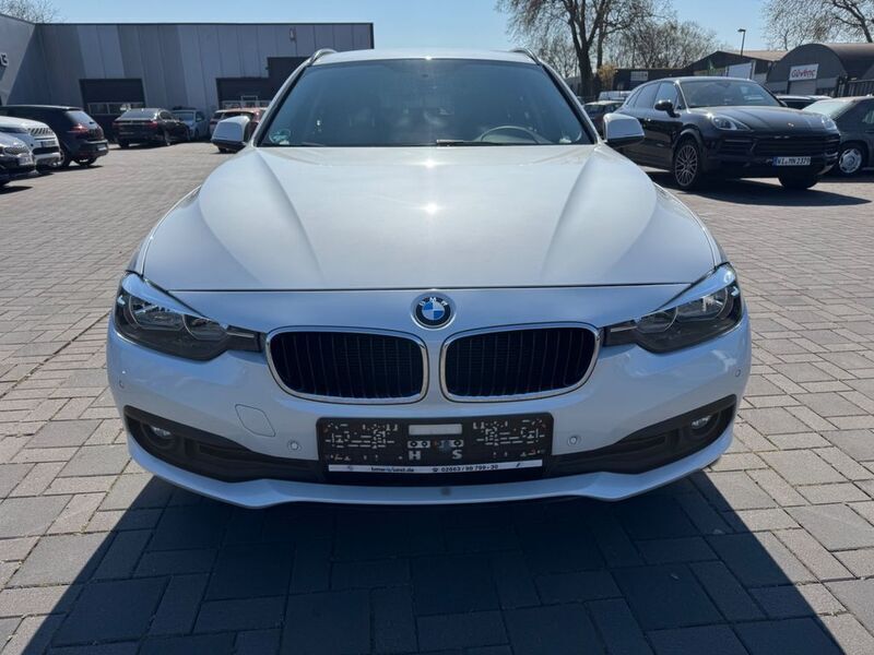 Weiß Gebraucht 2016 BMW 318 Kombi | 13.390 € (Fairer Preis) - Bild 1/4