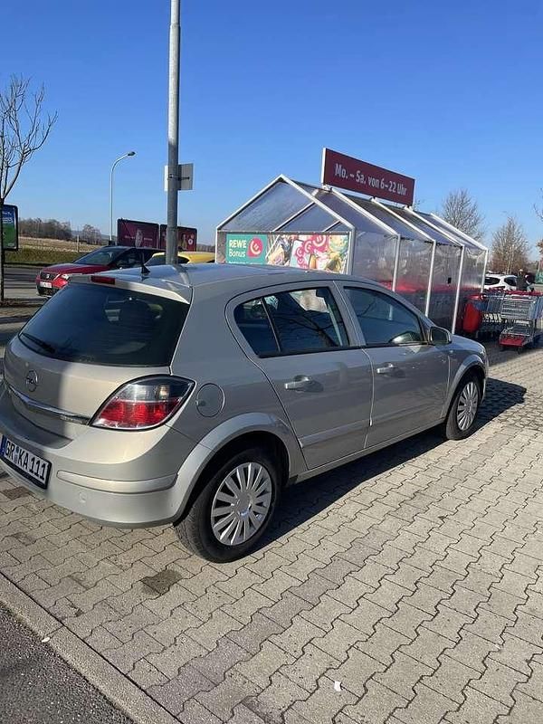 Gebraucht Opel Astra Catch Me 105 PS (77 kW) 2007 Limousine