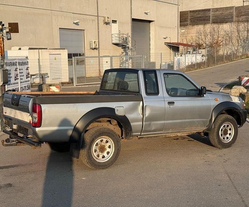 Gebraucht Nissan Navara 133 PS (97 kW) 2009 Silber Pickup