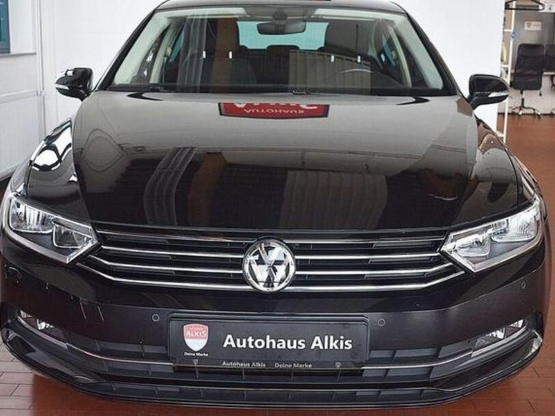 Gebraucht VW Passat Comfortline 150 PS (110 kW) 2016 Schwarz Limousine