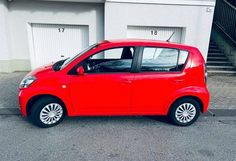 Gebraucht 2010 Daihatsu Sirion Kleinwagen | 2.800 € - Bild 1/2