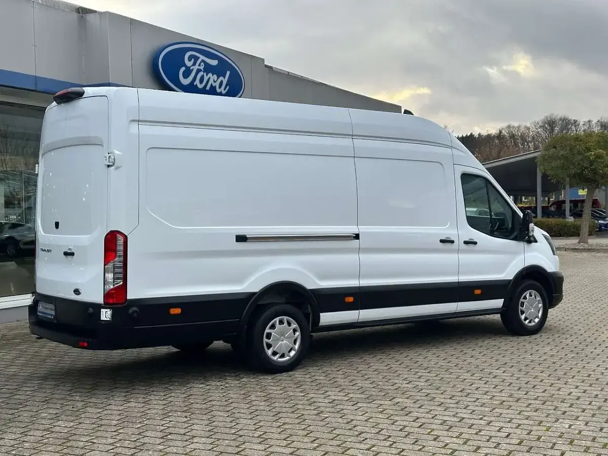 Gebraucht Ford Transit Trend 131 PS (96 kW) 2024 Weiß Van / Kleinbus