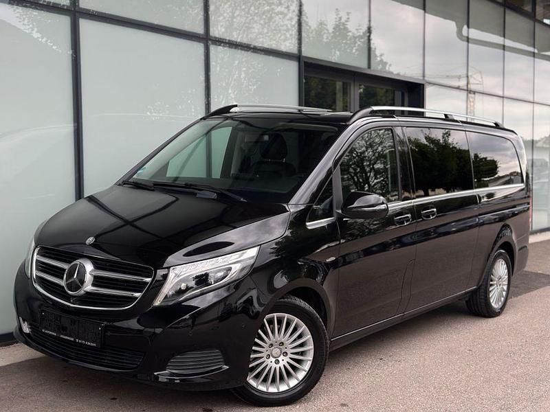 Schwarz Gebraucht 2016 Mercedes V220 Avantgarde Edition Van / Kleinbus | 39.999 € (Fairer Preis) - Bild 1/4