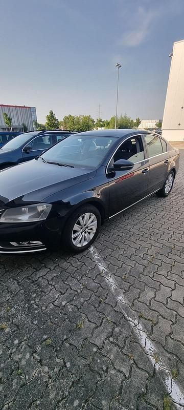 Gebraucht VW Passat 122 PS (89 kW) 2011 Schwarz Limousine