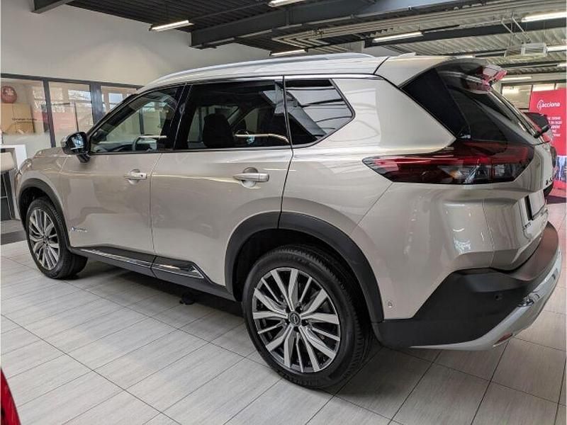 Neu Nissan X-Trail Tekna+ 213 PS (156 kW) 2026 Silber SUV