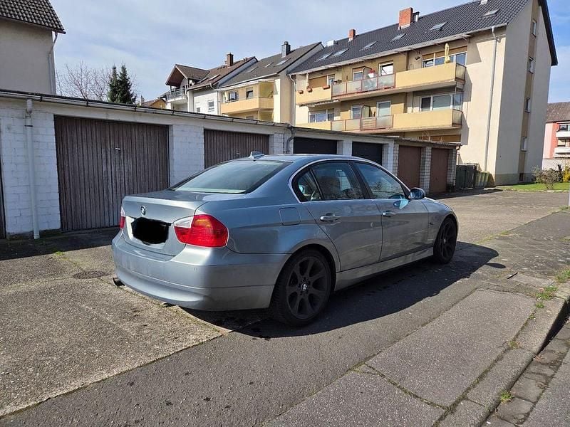 Gebraucht BMW 325 218 PS (160 kW) 2006 Blau Limousine