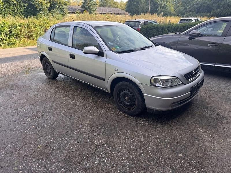 Gebraucht Opel Astra 75 PS (55 kW) 1998 Silber Limousine
