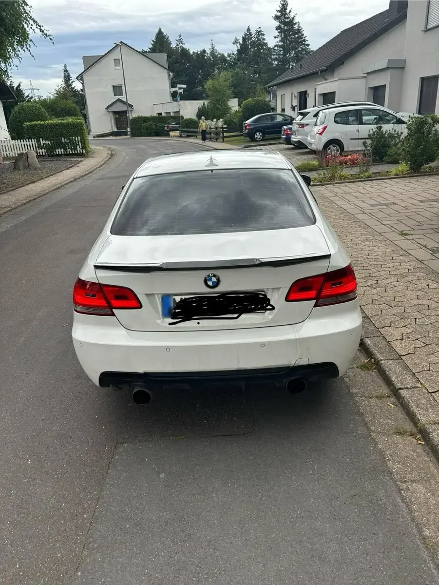 Gebraucht BMW 325 Basis 197 PS (144 kW) 2010 Weiß Coupé
