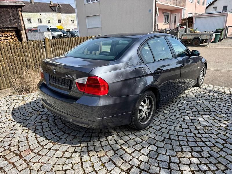 Gebraucht BMW 320 150 PS (110 kW) 2005 Limousine