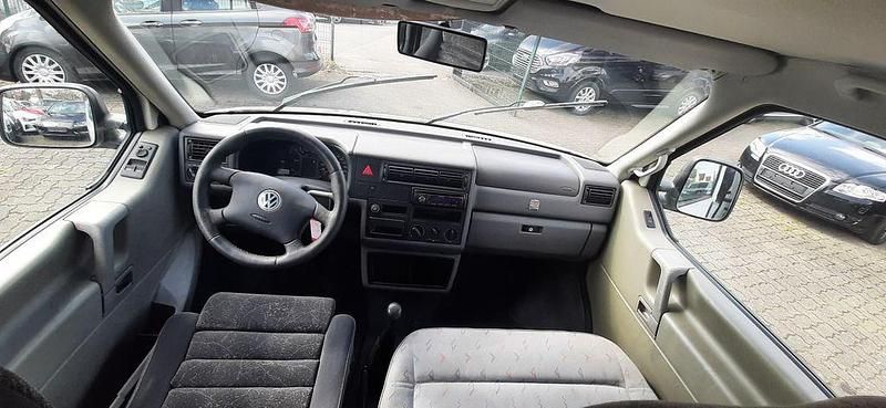 Second-hand VW Caravelle 102 CP (75 kW) 2002 Alb Van