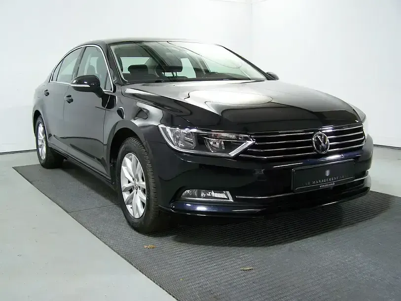 Gebraucht VW Passat Comfortline 150 PS (110 kW) 2019 Deep black (metallic) Limousine