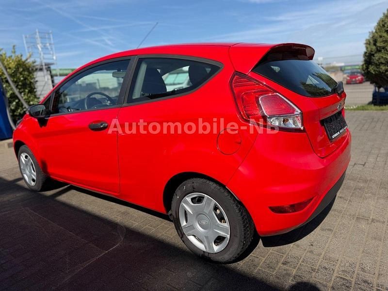Gebraucht Ford Fiesta Ambiente 60 PS (44 kW) 2015 Rot Limousine