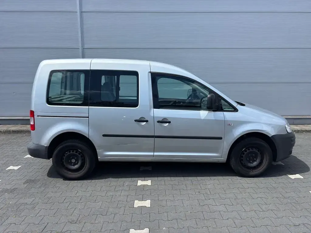 Używany VW Caddy Life 102 KM (75 kW) 2009 Srebrny Minivan