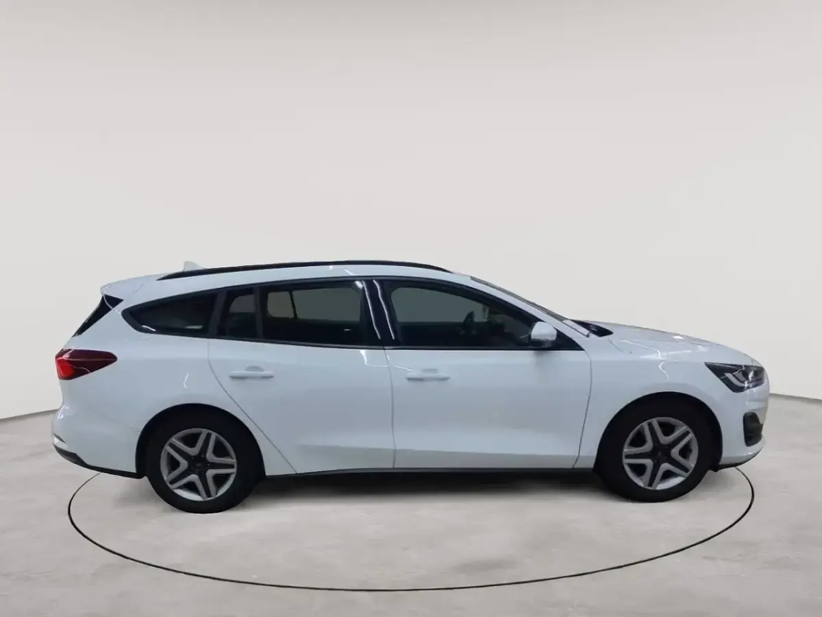 Gebraucht Ford Focus Cool & Connect 120 PS (88 kW) 2022 Frozen white Kombi