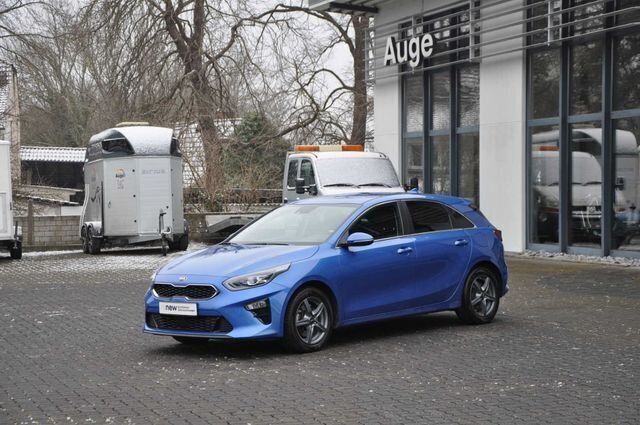 Gebraucht Kia Ceed Spirit 140 PS (102 kW) 2018 Blue fame metallic Kleinwagen
