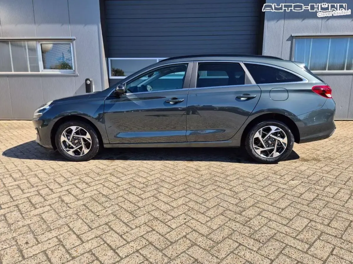 Neu Hyundai i30 Trend 150 PS (110 kW) 2026 Cypress green Kombi