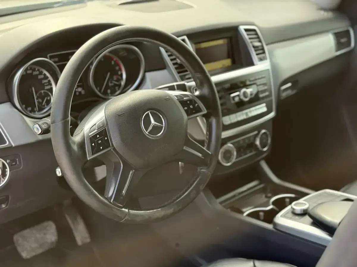Używany Mercedes ML250 204 KM (150 kW) 2012 Biały SUV