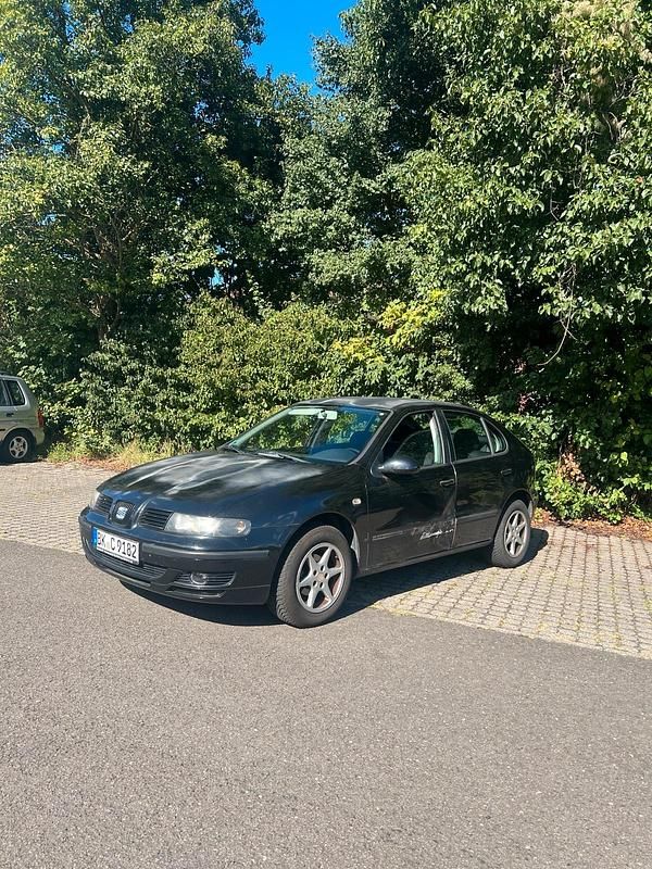 Schwarz Gebraucht 2003 Seat Leon Kleinwagen | 450 € (Superpreis) - Bild 1/4