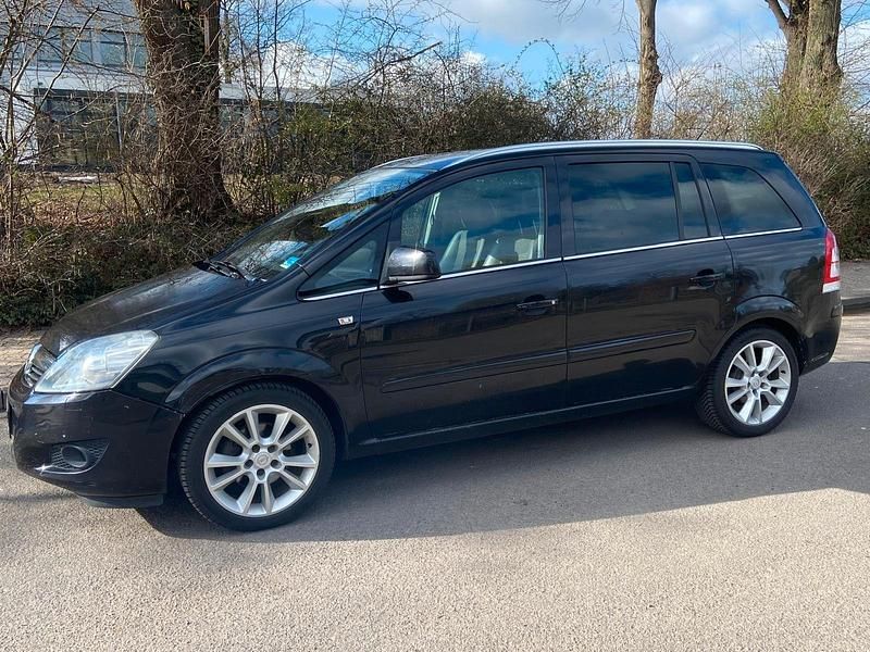 Gebraucht Opel Zafira Innovation 140 PS (102 kW) 2011 Schwarz Van / Kleinbus