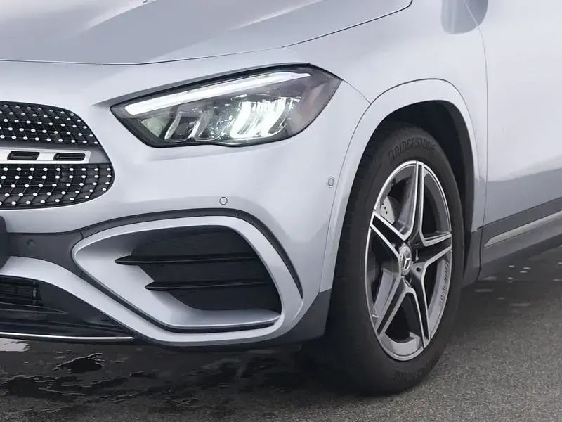Gebraucht Mercedes GLA200 Advanced Plus 163 PS (119 kW) 2025 Silber SUV